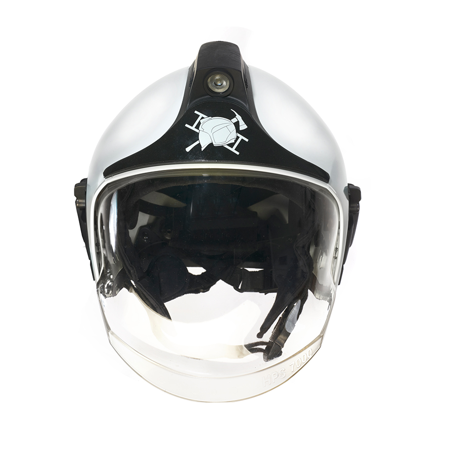 R79251 Dräger HPS 7000 Brandweerhelm De multifunctionele Dräger HPS&reg; 7000 brandweerhelm staat kwalitatief op eenzame hoogte. Het innovatieve, sportieve en dynamische ontwerp, de ergonomische pasvorm en de componenten maken deze helm tot een multifunctionele systeemoplossing. De helm biedt optimale bescherming bij elke inzet.